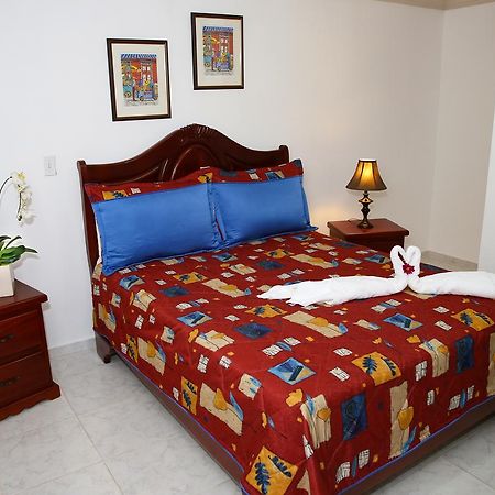Hotel Los Jardines Сантьяго-де-лос-Кабальерос Экстерьер фото