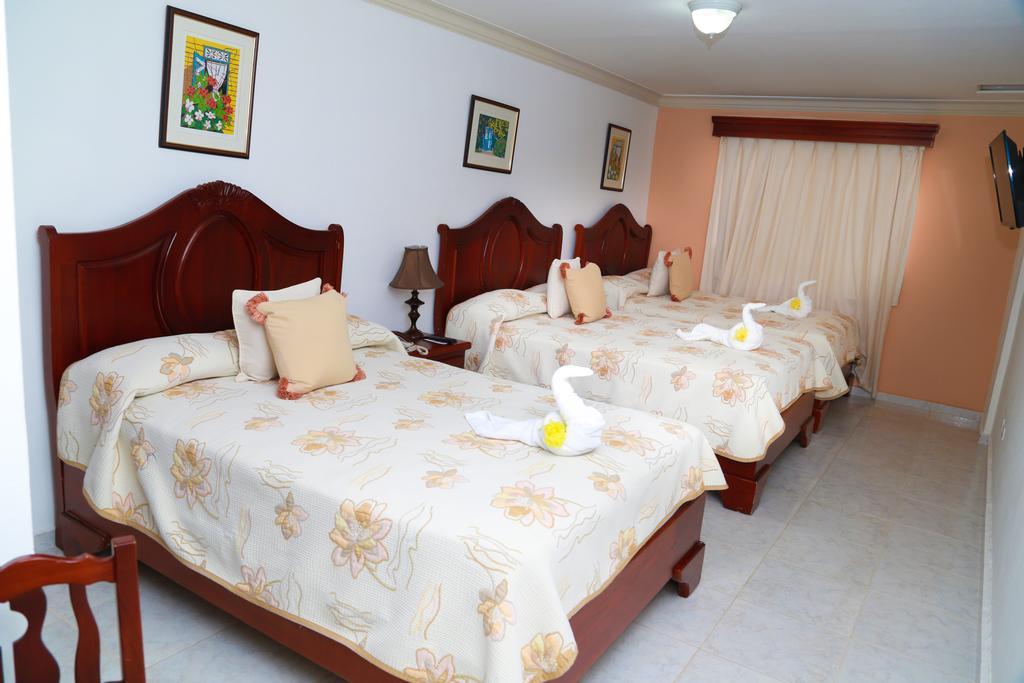 Hotel Los Jardines Сантьяго-де-лос-Кабальерос Экстерьер фото