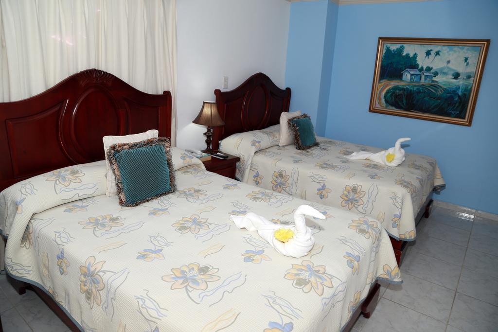 Hotel Los Jardines Сантьяго-де-лос-Кабальерос Экстерьер фото