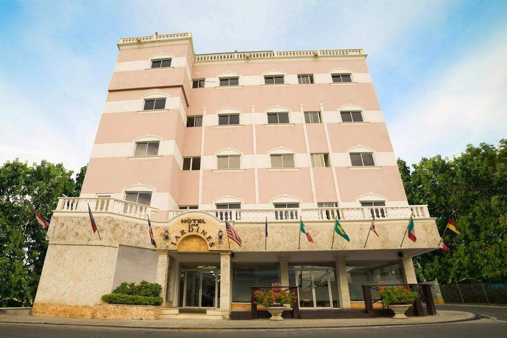 Hotel Los Jardines Сантьяго-де-лос-Кабальерос Экстерьер фото