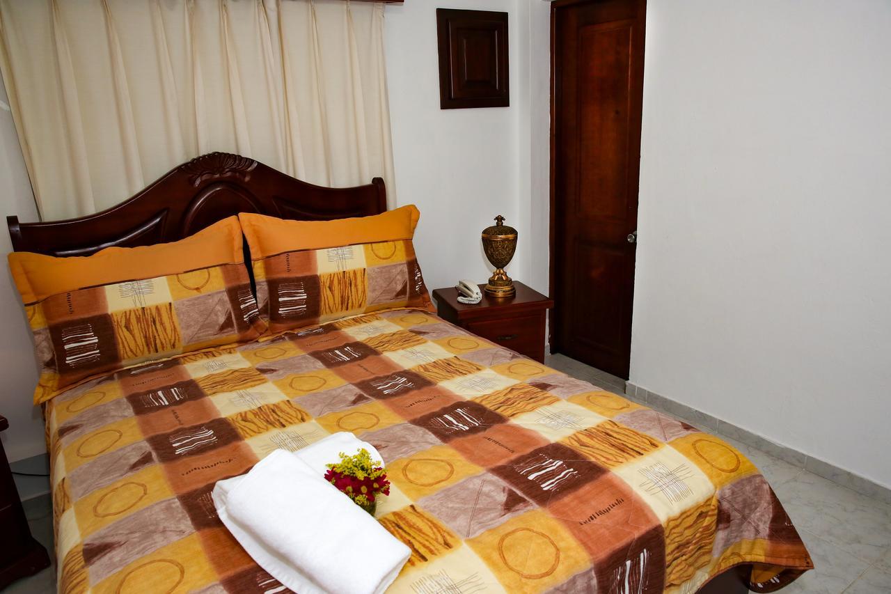 Hotel Los Jardines Сантьяго-де-лос-Кабальерос Экстерьер фото