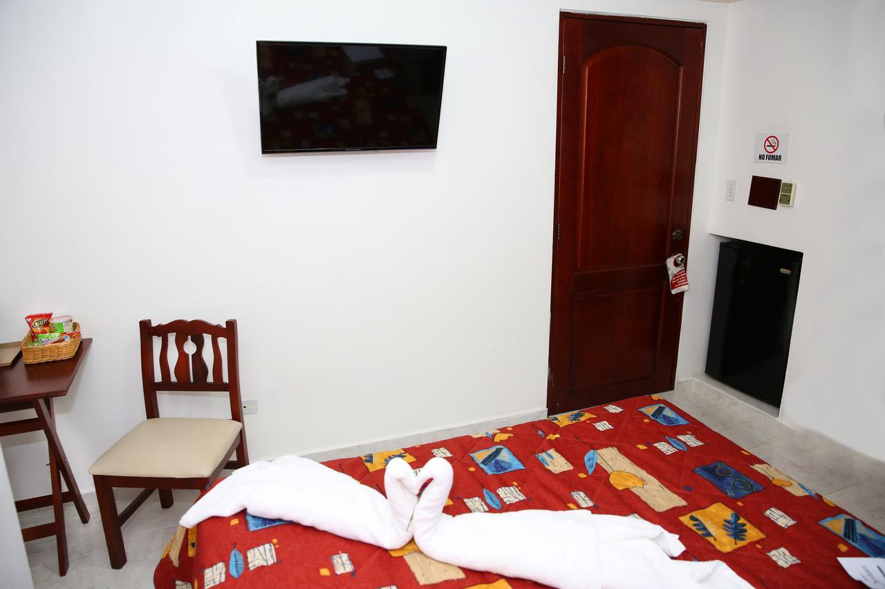 Hotel Los Jardines Сантьяго-де-лос-Кабальерос Экстерьер фото