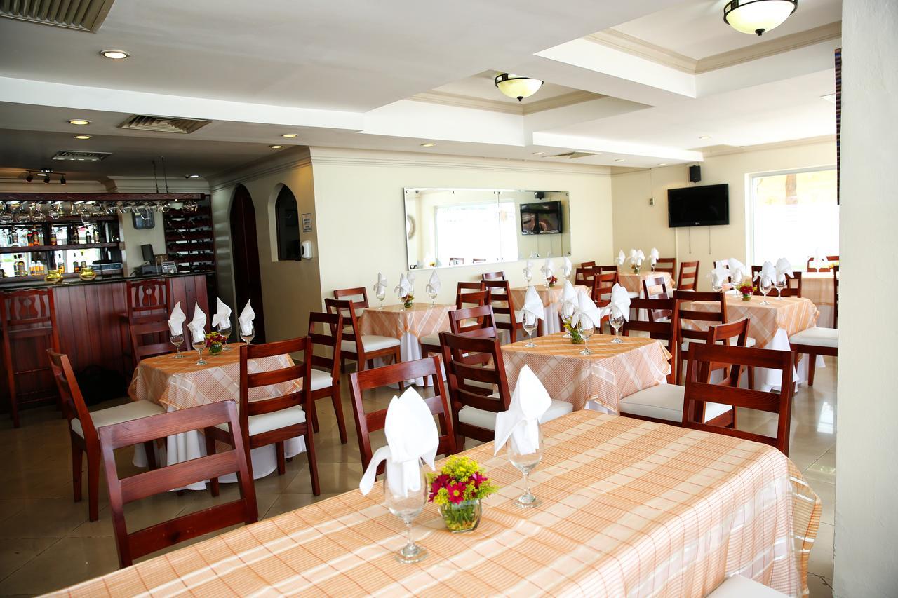 Hotel Los Jardines Сантьяго-де-лос-Кабальерос Экстерьер фото